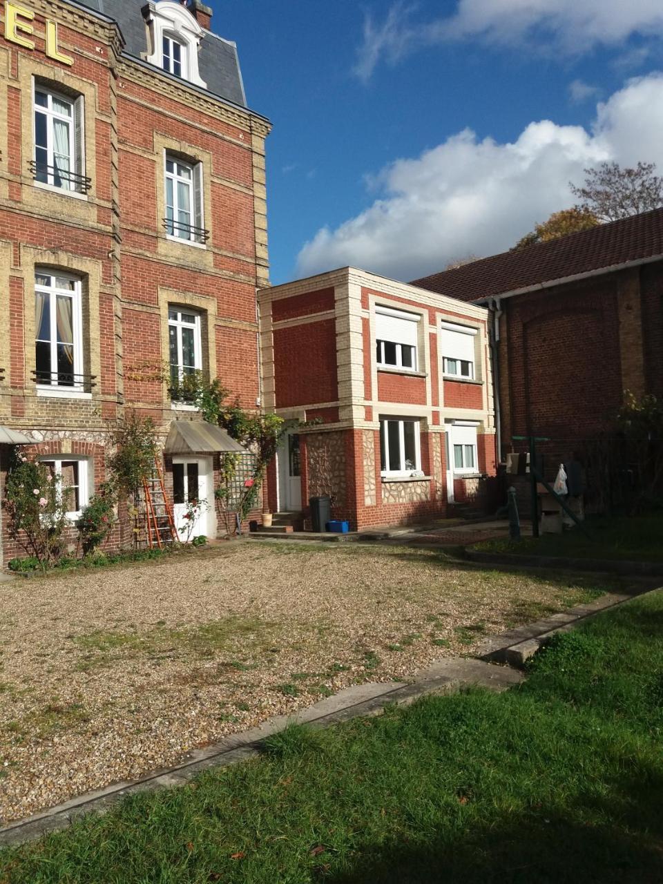 Hotel Du Chateau Blanc Elbeuf Esterno foto