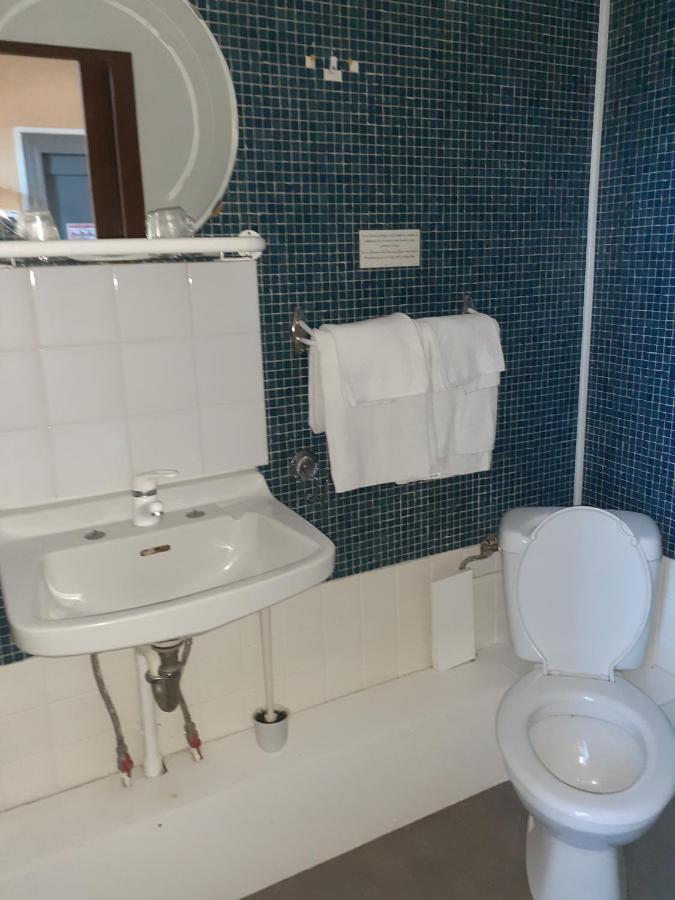 Hotel Du Chateau Blanc Elbeuf Esterno foto